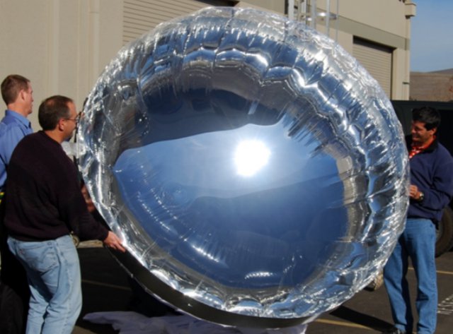 Este globo solar genera 400 veces más energía que paneles